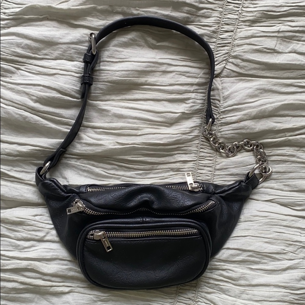 Brandy Melville John galt fanny pack